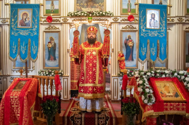 В неделю святых жен-мироносиц епископ Амвросий совершил Литургию в Михайловском приходе аг. Лошница